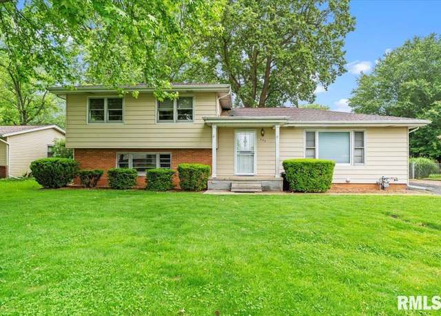 Property at 525 Sattley St, Rochester, IL 62563, 3 beds, 2 baths