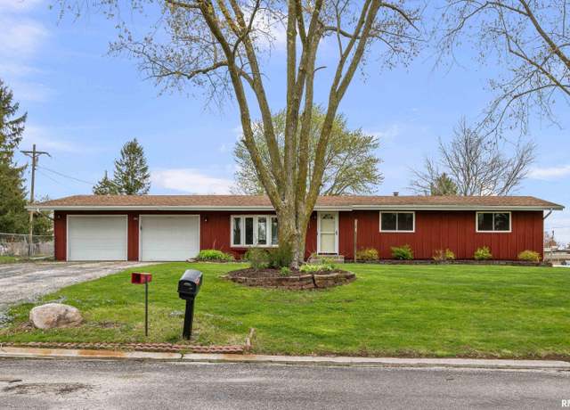 Property at 2811 118th Avenue West, Milan, IL 61264, 4 beds, 1.5 baths