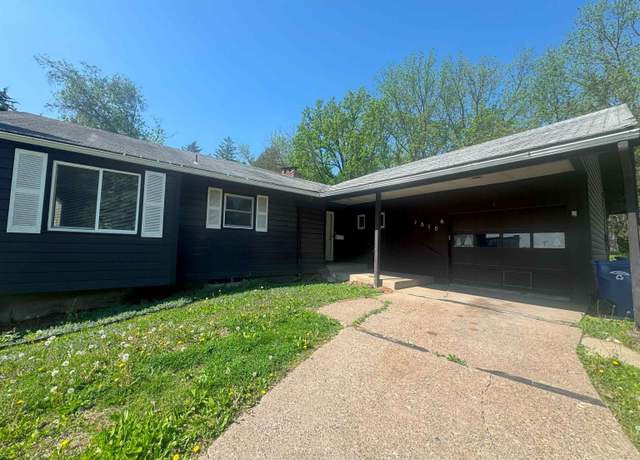 Property at 1510 Lazy Ln, Clinton, IA 52732, 3 beds, 2 baths