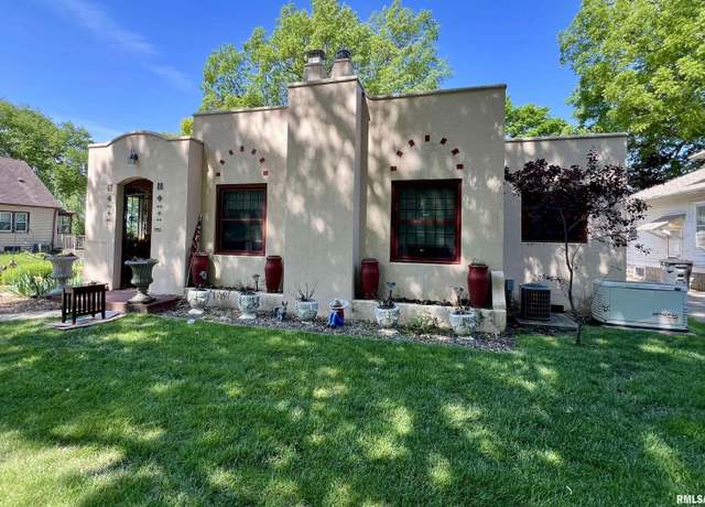 Property at 3752 12th St, Rock Island, IL 61201, 2 beds, 1 bath