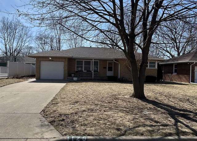 Property at 1126 W Lakecrest Dr, Peoria, IL 61614, 2 beds, 1.5 baths