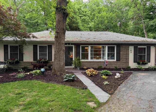Property at 102 Edgewood Ct, East Peoria, IL 61611, 2 beds, 1.5 baths