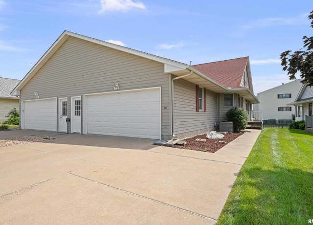 Property at 728 E Iowa St, Eldridge, IA 52748, 2 beds, 2 baths
