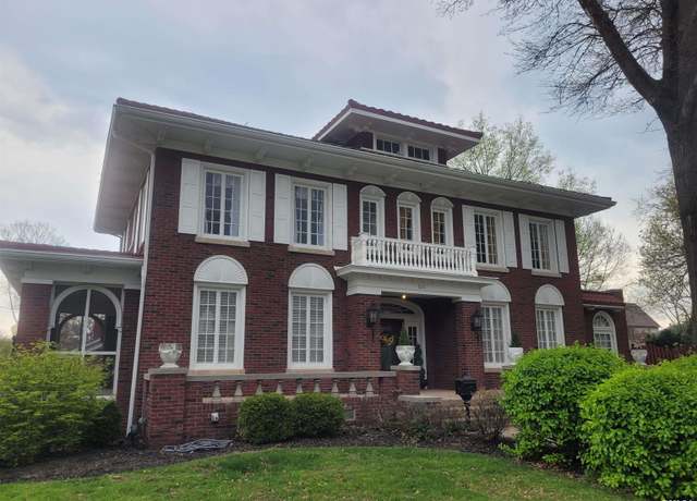 Property at 320 N 9th St, Mt Vernon, IL 62864, 5 beds, 3.5 baths