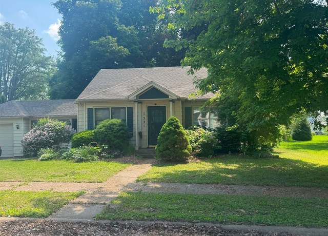 Property at 1521 Lazy Ln, Clinton, IA 52732, 3 beds, 1 bath
