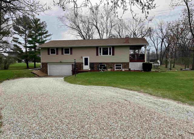 Property at 1069 Paradise Acres, Galesburg, IL 61401, 4 beds, 2.5 baths