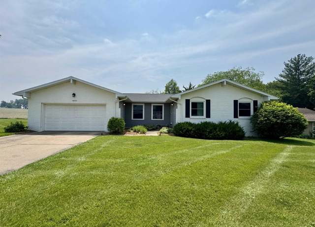 Property at 1601 Riverview Dr, Macomb, IL 61455, 3 beds, 2 baths