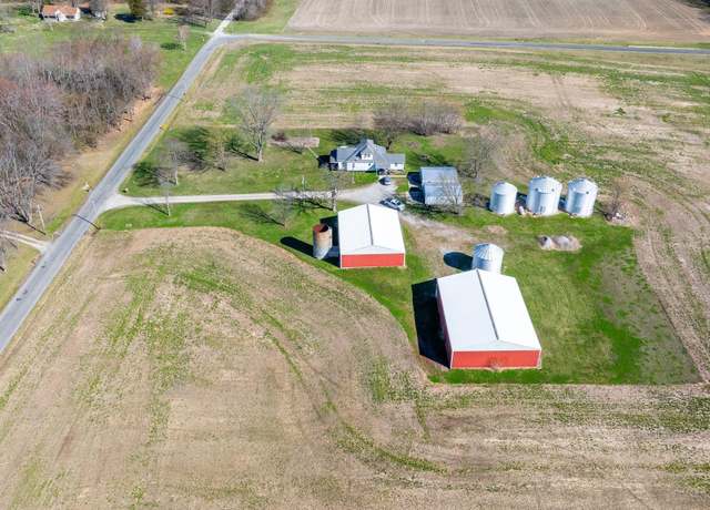 Property at 20040 Boulder Rd, Carlyle, IL 62231, 3 beds, 2 baths