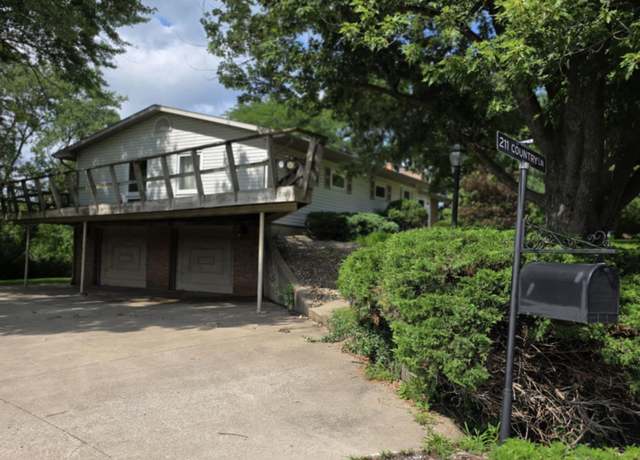 Property at 211 Country Ln, Quincy, IL 62305, 4 beds, 3 baths