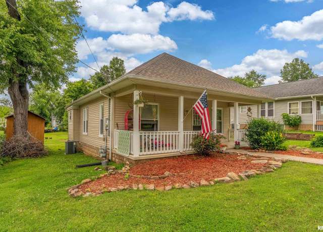 Property at 610 E Illinois Ave, Carterville, IL 62918, 2 beds, 1 bath
