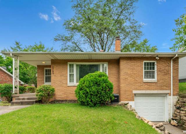 Property at 1704 Jersey Ridge Rd, Davenport, IA 52803, 3 beds, 1 bath