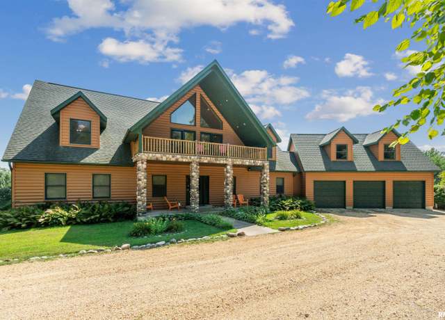 Property at 1596 230th St, Calamus, IA 52729, 5 beds, 3.5 baths