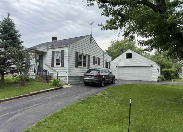 Property at 2050 W Wilson Ave, Peoria, IL 61604, 2 beds, 1.5 baths