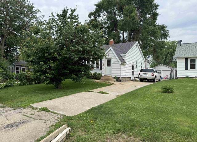 Property at 345 Roosevelt St, Creve Coeur, IL 61610, 2 beds, 1 bath