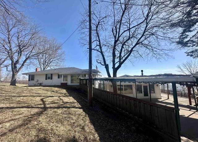 Property at 3307 Garfield St, Clinton, IA 52732, 3 beds, 4 baths