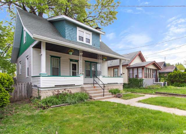 Property at 2202 N Central Ave, Peoria, IL 61603, 3 beds, 1 bath