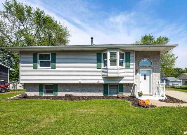 Property at 1413 N Pioneer St, Davenport, IA 52804, 4 beds, 2 baths