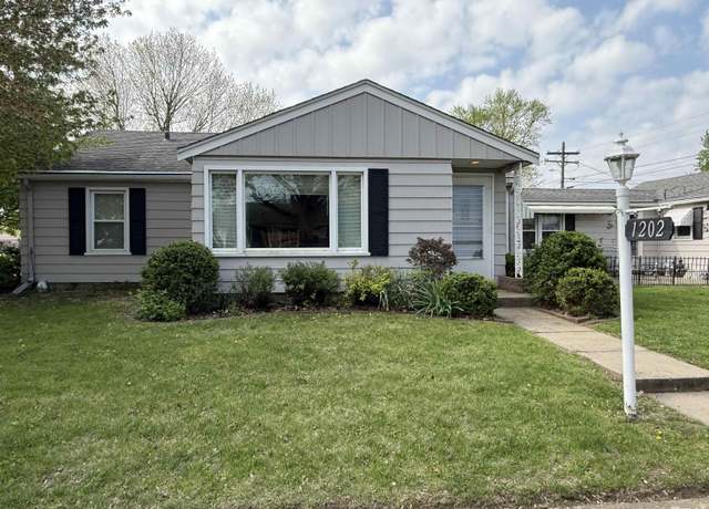 Property at 1202 Amanda St, Pekin, IL 61554, 3 beds, 1 bath