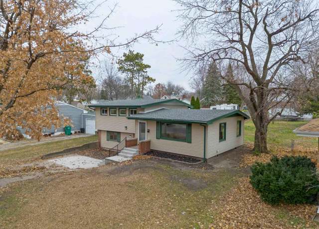Property at 1431 N West St, Galesburg, IL 61401, 3 beds, 1.5 baths