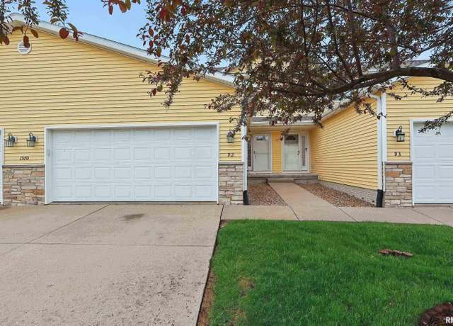 Property at 1570 Savannah Cir Unit D2, Davenport, IA 52807, 3 beds, 3.5 baths