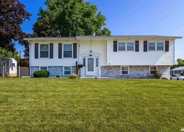 Property at 208 W 46th St, Davenport, IA 52806, 3 beds, 3 baths