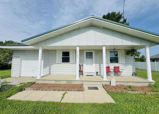 Property at 3323 Selmaville Rd, Salem, IL 62807, 3 beds, 1.5 baths