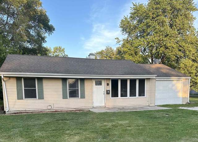 Property at 405 S Prairie St, Knoxville, IL 61448, 3 beds, 1 bath