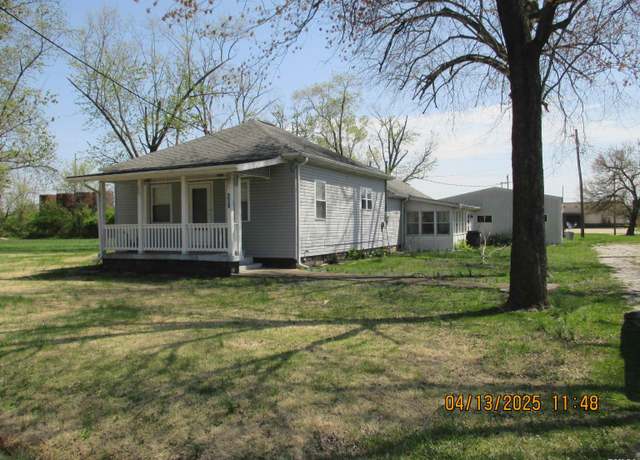 Property at 229 S James St, Centralia, IL 62801, 2 beds, 2 baths