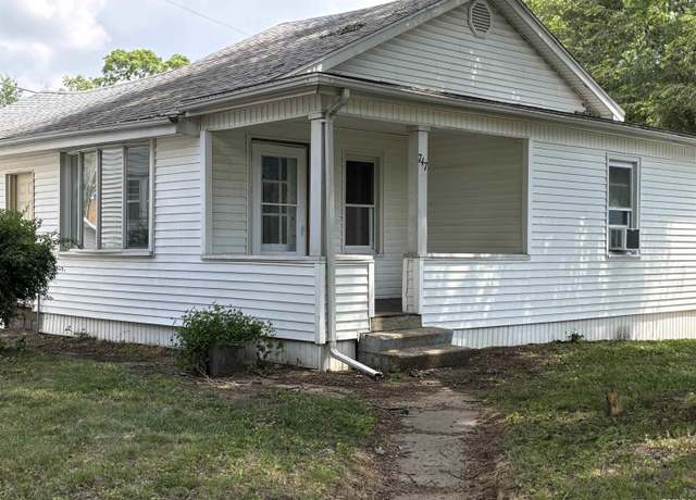 Property at 747 Prince St, Pekin, IL 61554, 2 beds, 1 bath