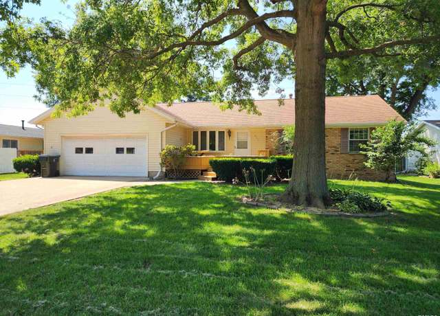Property at 811 Hickory Dr, Geneseo, IL 61254, 3 beds, 2 baths