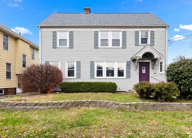 Property at 1927 W Kellogg Ave, West Peoria, IL 61604, 3 beds, 2 baths