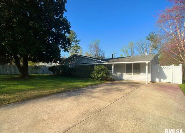 Property at 624 S Glenview Dr, Carbondale, IL 62901, 3 beds, 2 baths