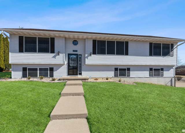 Property at 2701 N 13th St, Clinton, IA 52732, 3 beds, 2 baths