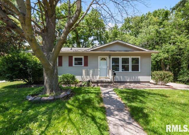 Property at 3040 Oak Street Court, Bettendorf, IA 52722, 4 beds, 2 baths