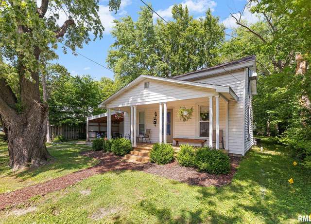 Property at 416 S Maple St, Salem, IL 62881, 3 beds, 1 bath