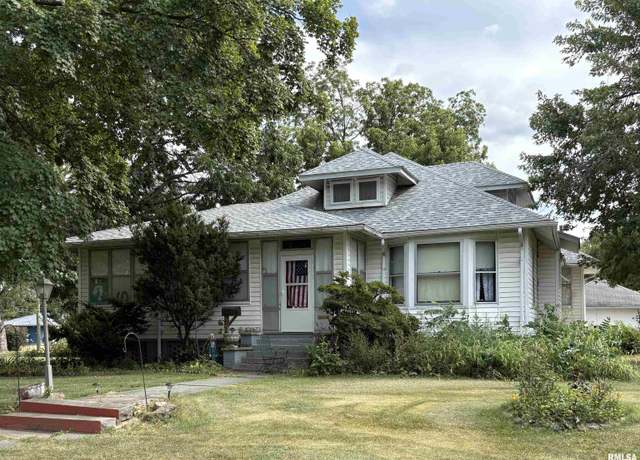 Property at 523 W 4th St, Centralia, IL 62801, 4 beds, 1 bath