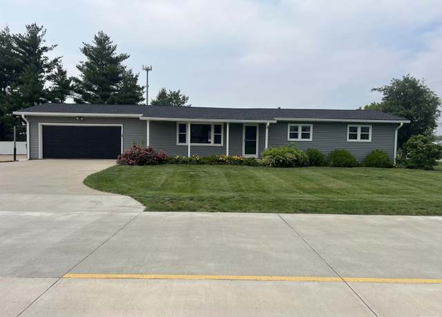Property at 1302 Maple Ave, Macomb, IL 61455, 4 beds, 2.5 baths