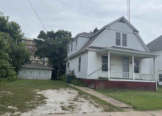 Property at 115 W Washington St, Macomb, IL 61455, 3 beds, 3 baths