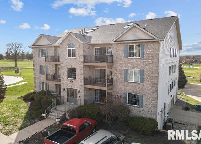 Property at 3033 Holiday Ct, Bettendorf, IA 52722, 2 beds, 1 bath