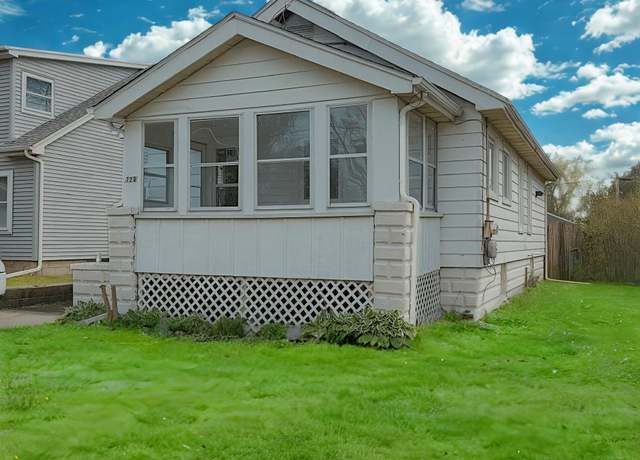Property at 720 E Gift Ave, Peoria, IL 61603, 2 beds, 1 bath
