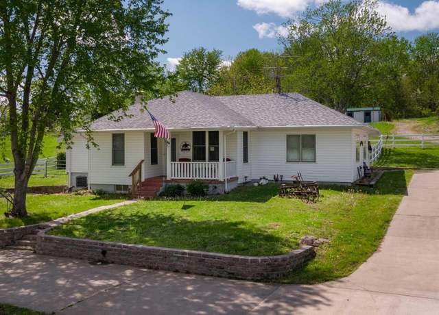 Property at 145 Roosevelt Loop, Vienna, IL 62995, 3 beds, 1 bath