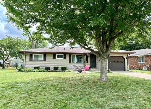 Property at 1400 S Clay Ave, Jacksonville, IL 62650, 3 beds, 1 bath