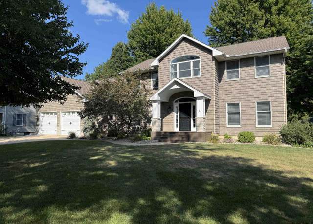 Property at 2851 Parkway Ct, Galesburg, IL 61401, 4 beds, 3.5 baths
