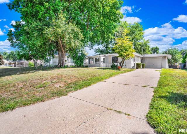 Property at 1018 Black St, Pekin, IL 61554, 2 beds, 1 bath