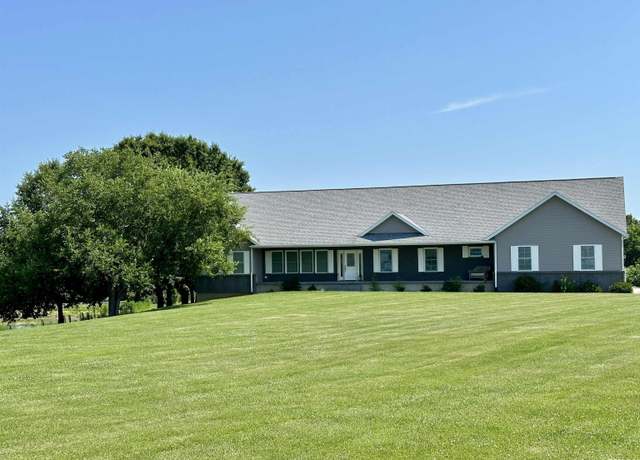 Property at 118 Peterson Dr, Jacksonville, IL 62650, 5 beds, 3.5 baths