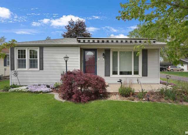 Property at 200 Bergman Ave, East Peoria, IL 61611, 2 beds, 1 bath