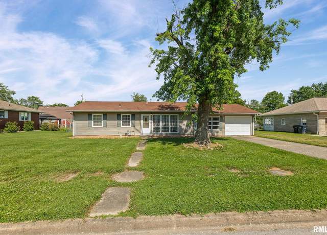 Property at 326 N Indiana St, Salem, IL 62881, 4 beds, 1 bath