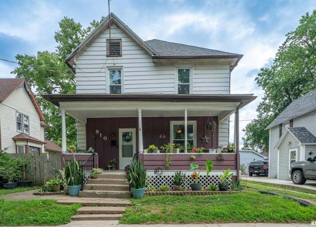 Property at 910 S 5th St, Pekin, IL 61554, 3 beds, 1 bath