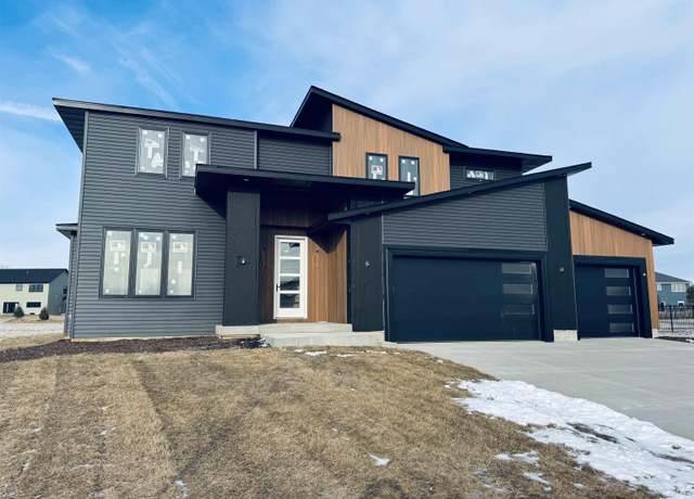 Property at 383 Madison Dr, Riverdale, IA 52722, 4 beds, 2.5 baths