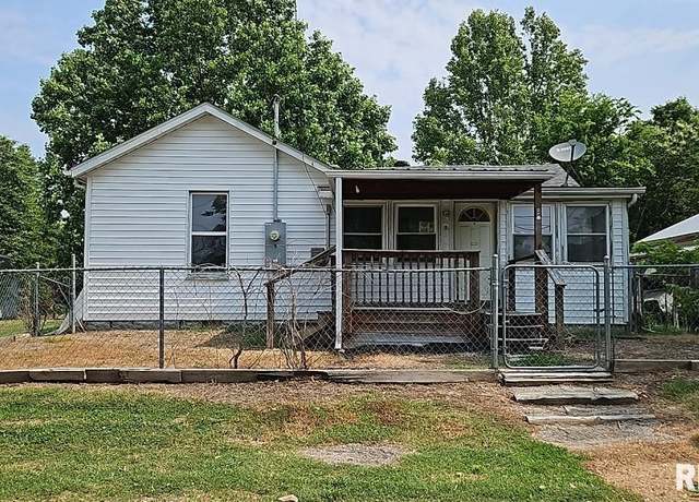Property at 2130 Rains St, Murphysboro, IL 62966, 2 beds, 2 baths